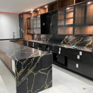 Cuarzo Calacatta Nero Gold